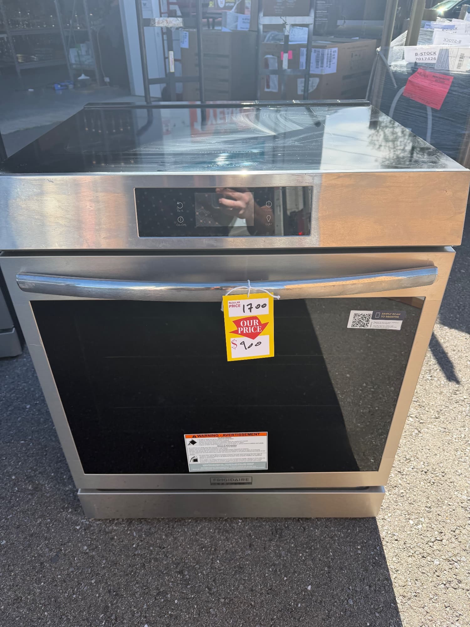 FRIGIDAIRE Frigidaire Gallery 30" Front Control Range, model GCFG3070BF