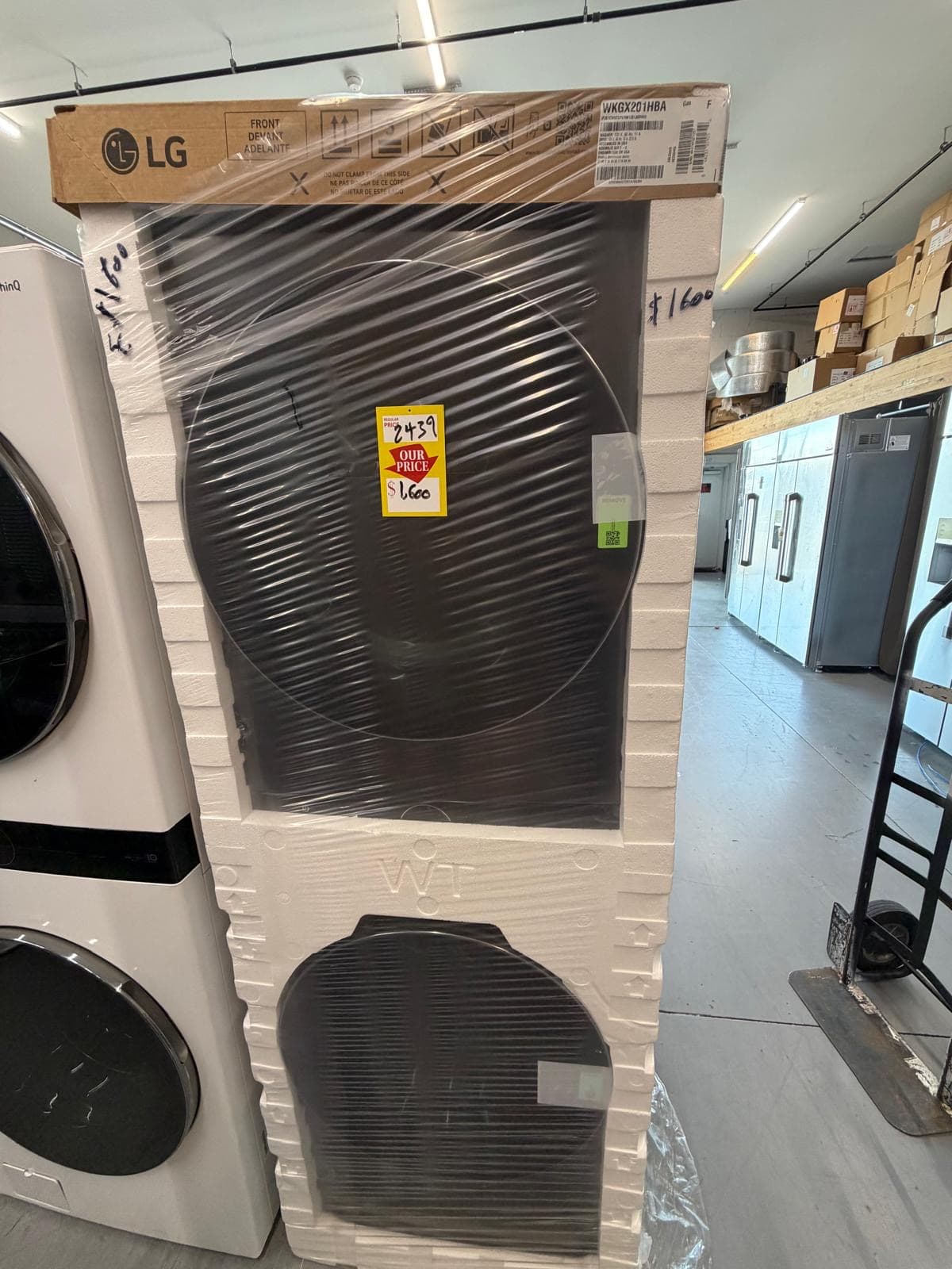 LG WashTower — 5.2 Cu. Ft. Washer / 7.4 Cu. Ft. Gas Dryer, model WKGX201HBA